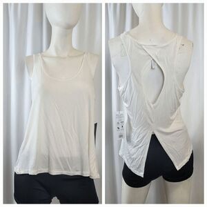 Scorpio Sol womens Sz medium white warrior key hole workout tank top